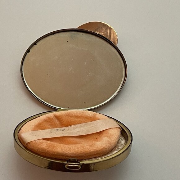 Vintage Sweetheart Compact WW2 Era USMC Military Hat Copper Brass Marines - Picture 13 of 16